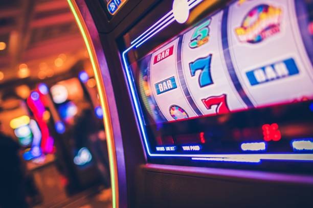 Live Dragon Tiger dealer streaming on dewanaga toto platform